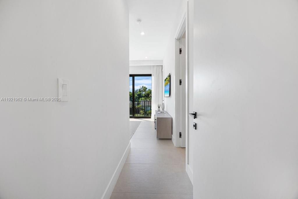 For Sale: $1,325,000 (3 beds, 3 baths, 2583 Square Feet)