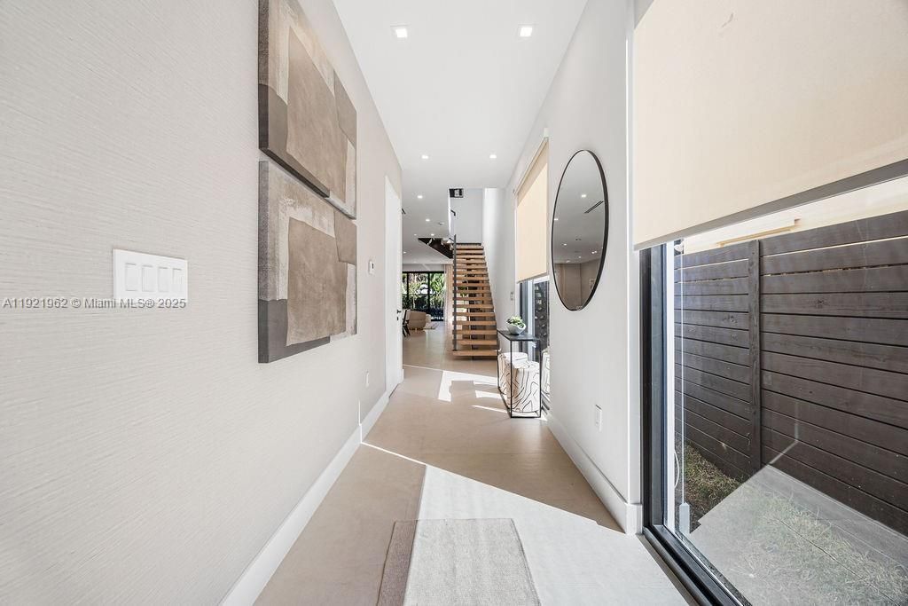 For Sale: $1,325,000 (3 beds, 3 baths, 2583 Square Feet)