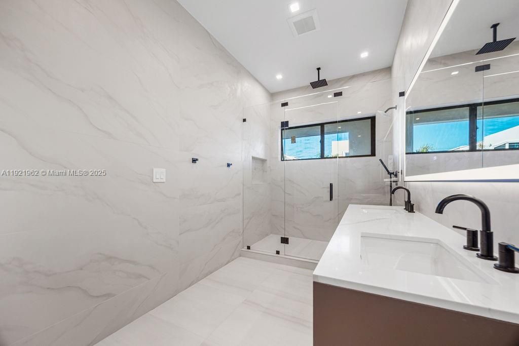 For Sale: $1,325,000 (3 beds, 3 baths, 2583 Square Feet)