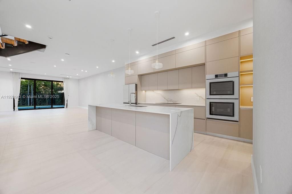 For Sale: $1,325,000 (3 beds, 3 baths, 2583 Square Feet)