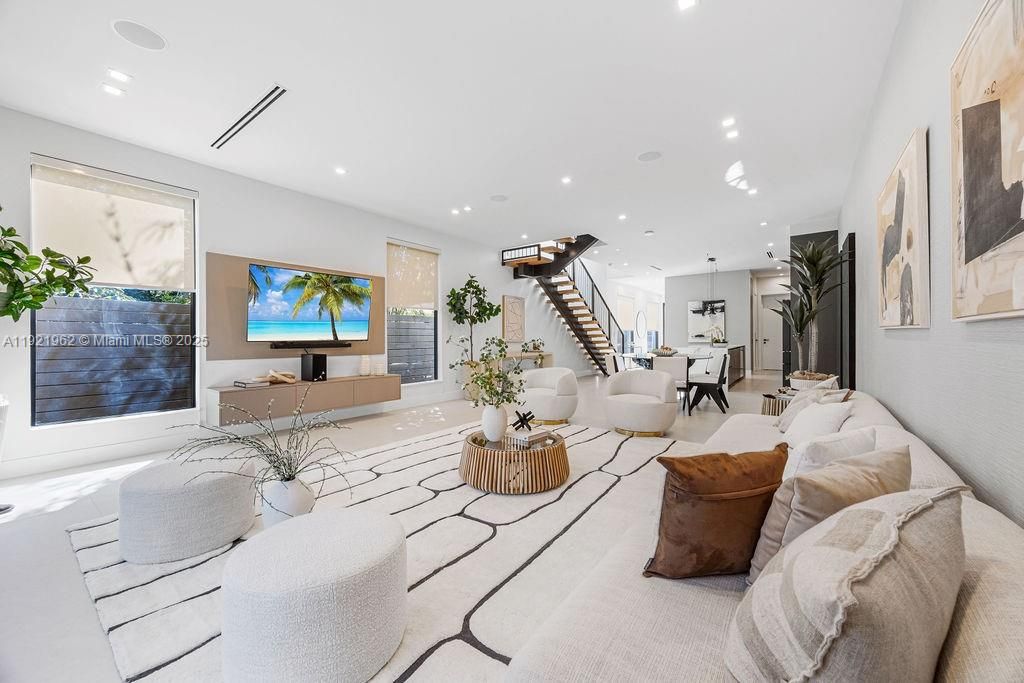 For Sale: $1,325,000 (3 beds, 3 baths, 2583 Square Feet)