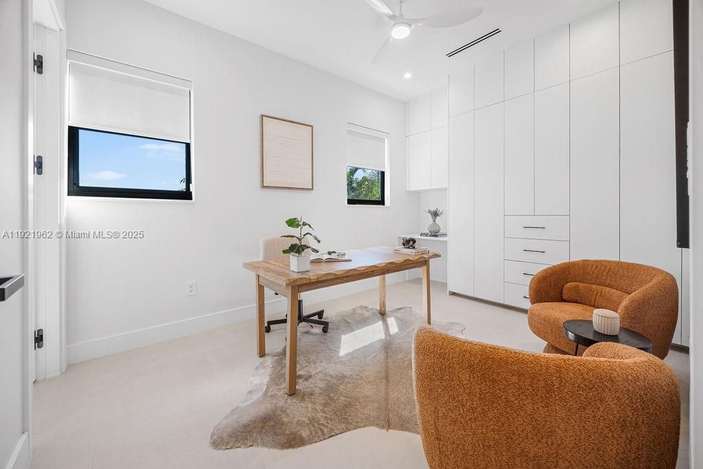 For Sale: $1,325,000 (3 beds, 3 baths, 2583 Square Feet)