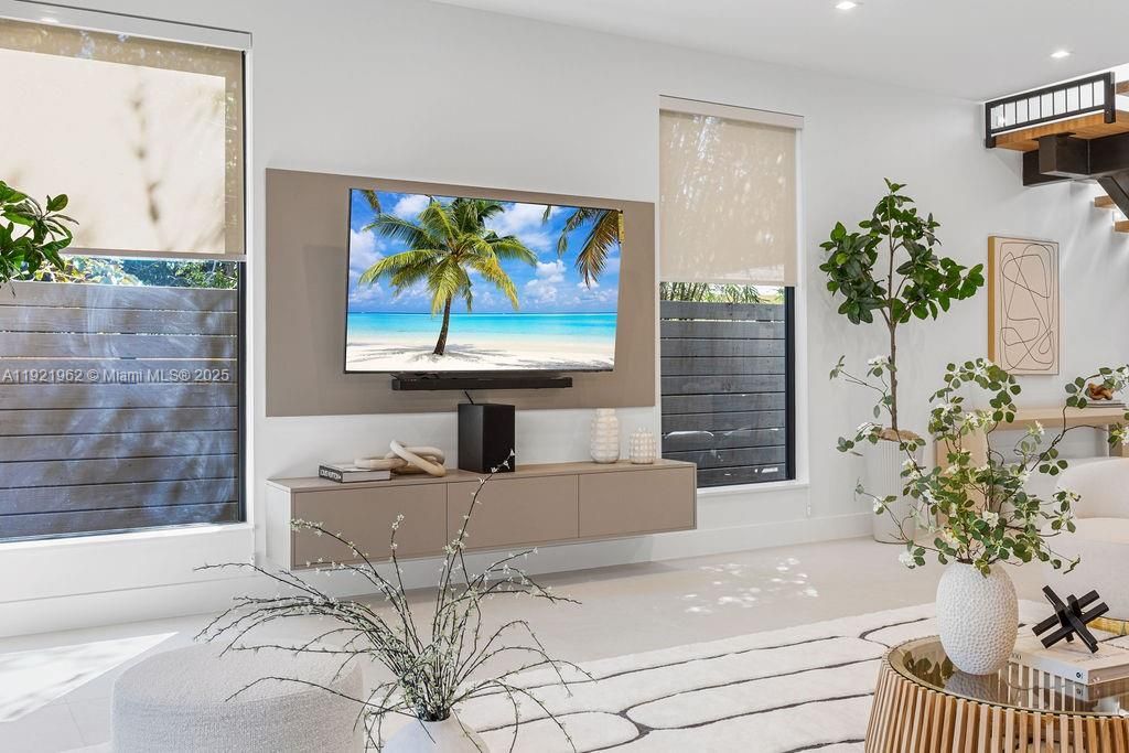 For Sale: $1,325,000 (3 beds, 3 baths, 2583 Square Feet)