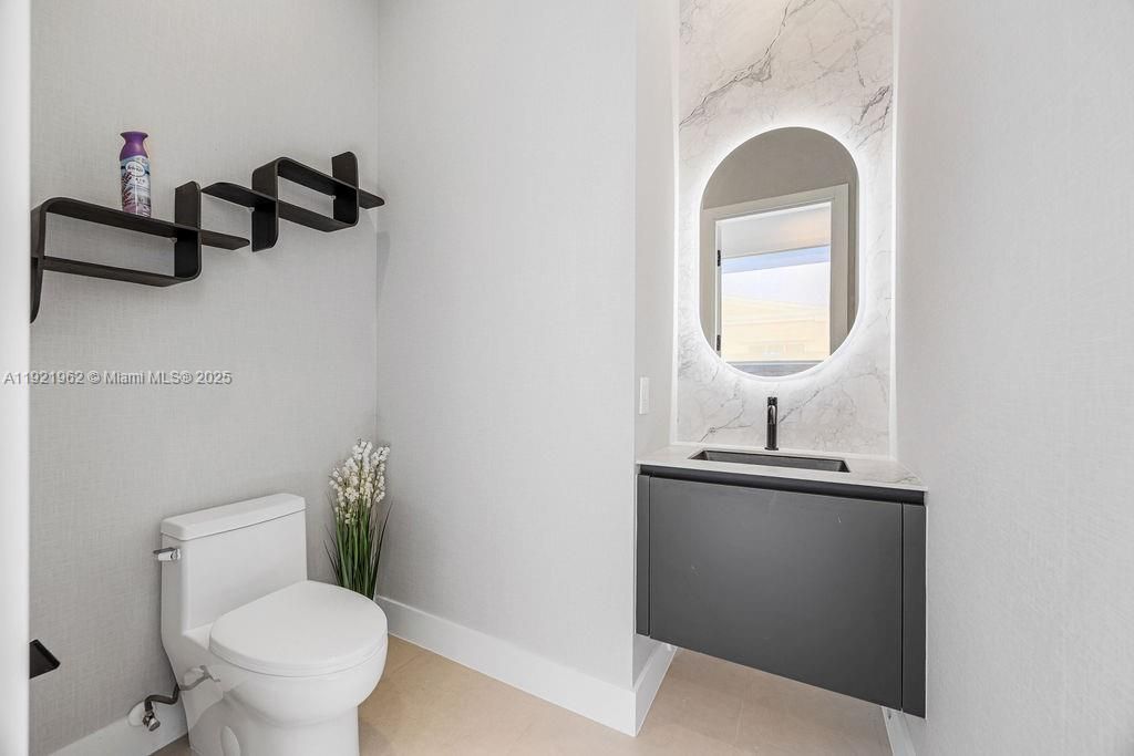 For Sale: $1,325,000 (3 beds, 3 baths, 2583 Square Feet)