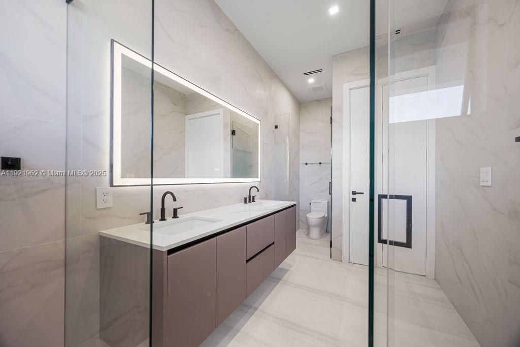 For Sale: $1,325,000 (3 beds, 3 baths, 2583 Square Feet)