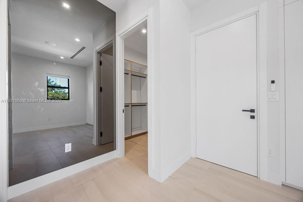 For Sale: $1,325,000 (3 beds, 3 baths, 2583 Square Feet)