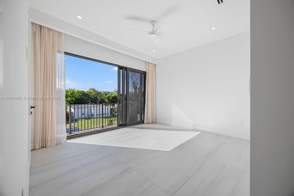 For Sale: $1,325,000 (3 beds, 3 baths, 2583 Square Feet)