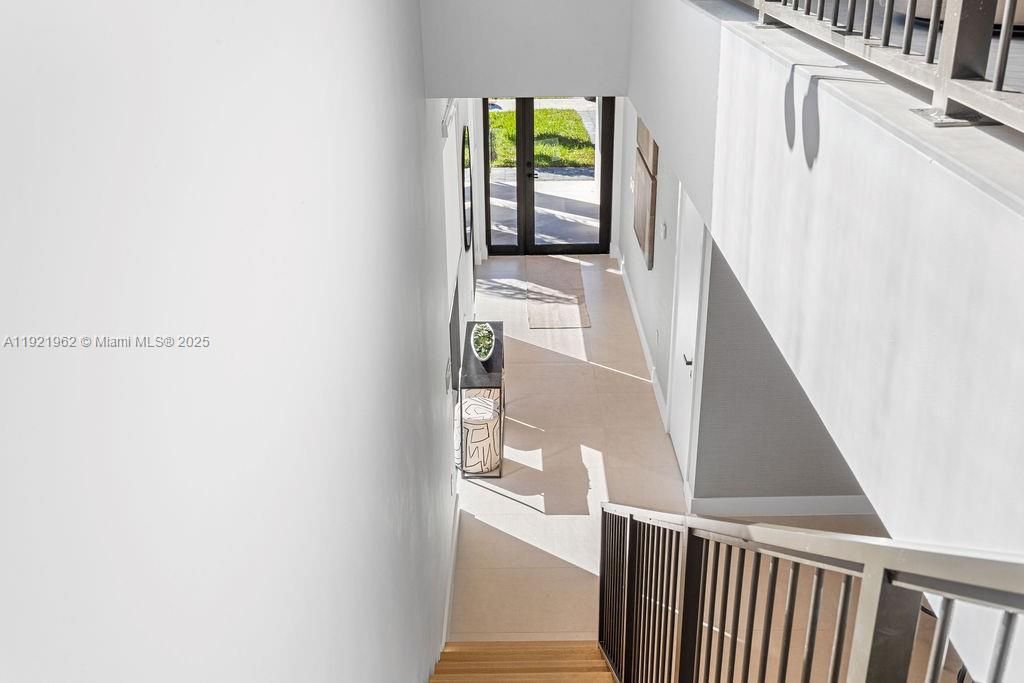 For Sale: $1,325,000 (3 beds, 3 baths, 2583 Square Feet)