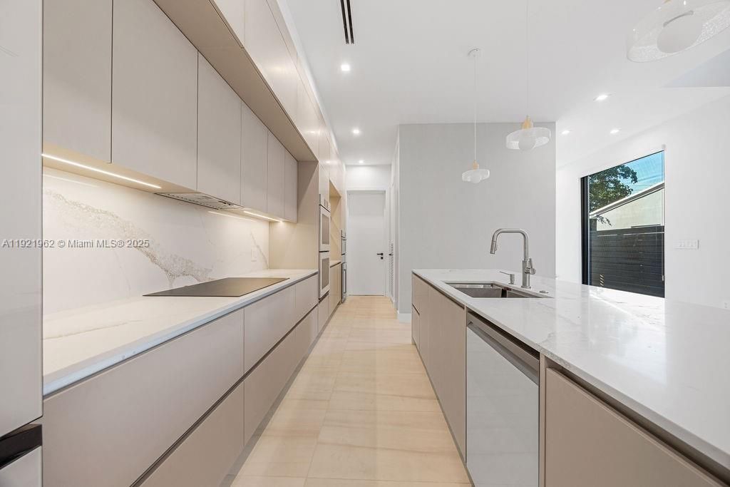 For Sale: $1,325,000 (3 beds, 3 baths, 2583 Square Feet)