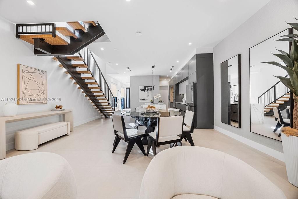 For Sale: $1,325,000 (3 beds, 3 baths, 2583 Square Feet)