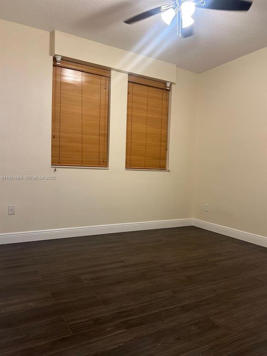 На продажу: $440,000 (2 спален, 2 ванн, 1753 Квадратных фут)