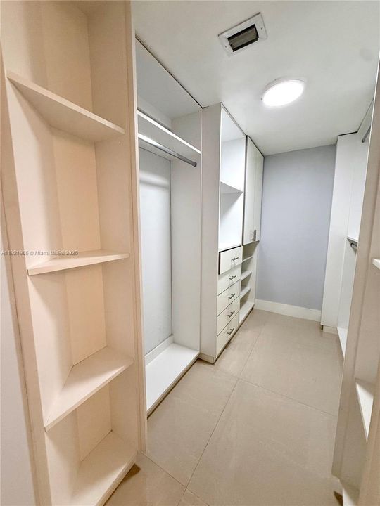 Active With Contract: $2,500 (2 beds, 2 baths, 1036 Square Feet)