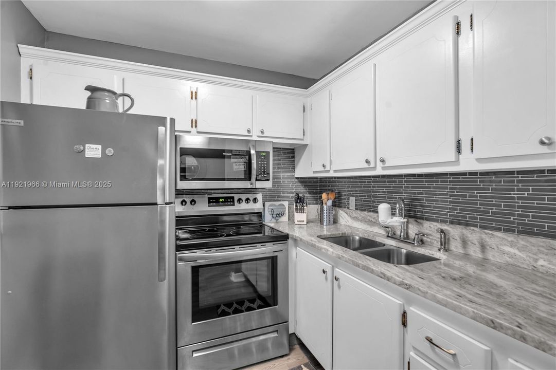 待售: $105,500 (1 贝兹, 1 浴室, 593 平方英尺)