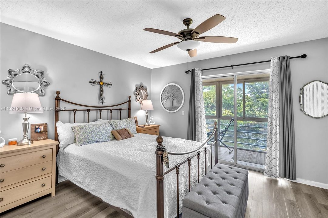 待售: $105,500 (1 贝兹, 1 浴室, 593 平方英尺)