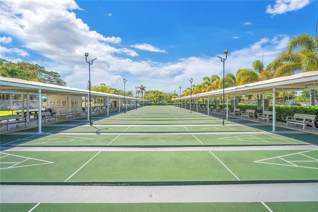 待售: $105,500 (1 贝兹, 1 浴室, 593 平方英尺)