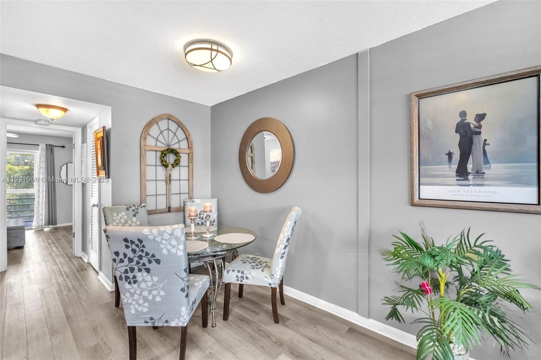 待售: $105,500 (1 贝兹, 1 浴室, 593 平方英尺)