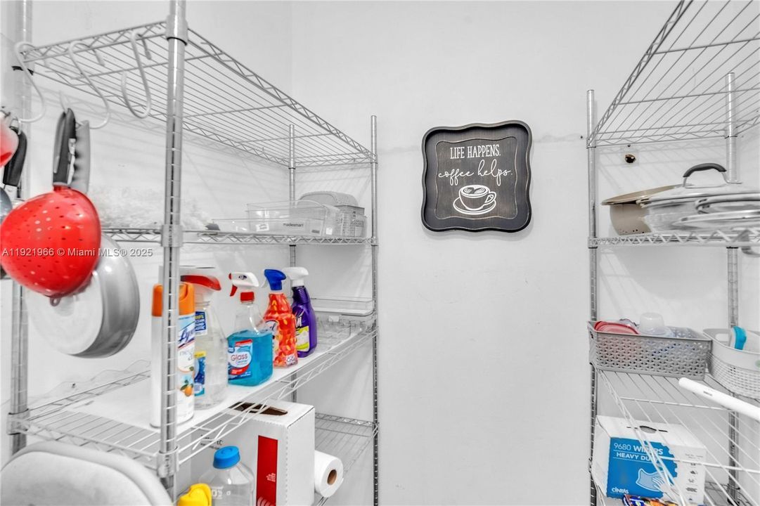 待售: $105,500 (1 贝兹, 1 浴室, 593 平方英尺)