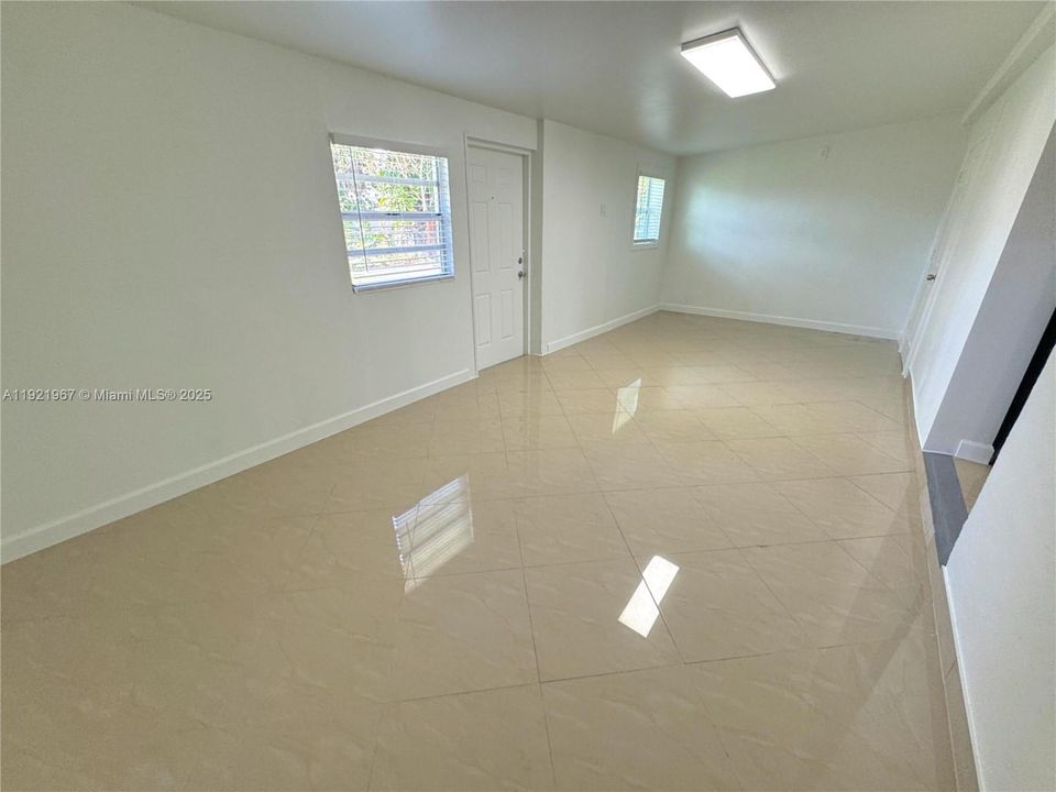 For Rent: $2,745 (3 beds, 2 baths, 1314 Square Feet)