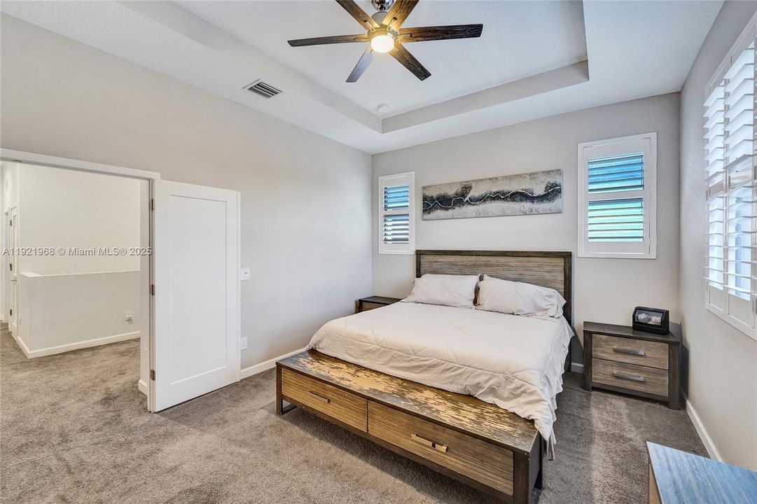 出租: $5,800 (3 贝兹, 3 浴室, 2187 平方英尺)