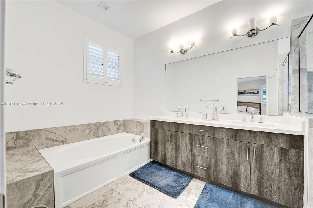 出租: $5,800 (3 贝兹, 3 浴室, 2187 平方英尺)