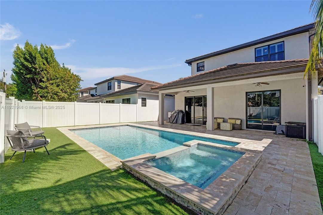 出租: $5,800 (3 贝兹, 3 浴室, 2187 平方英尺)