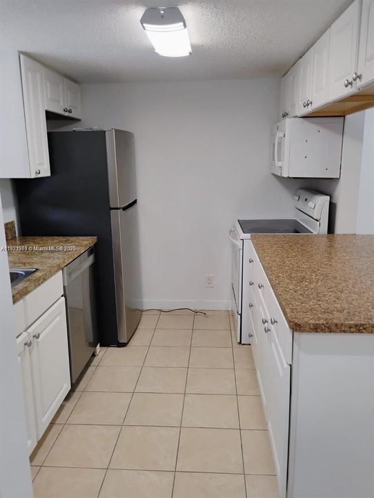 For Sale: $1,100,000 (1 beds, 1 baths, 700 Square Feet)
