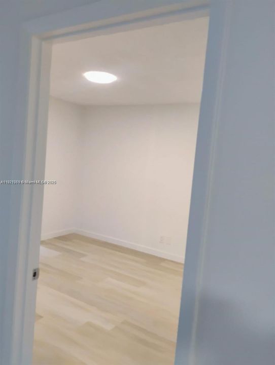 For Sale: $1,100,000 (1 beds, 1 baths, 700 Square Feet)