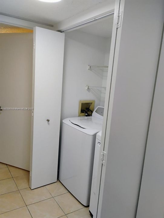 For Sale: $1,100,000 (1 beds, 1 baths, 700 Square Feet)