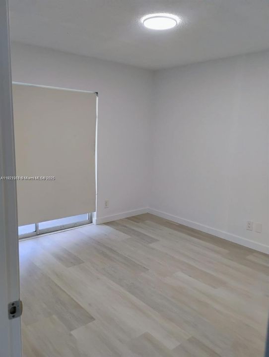 For Sale: $1,100,000 (1 beds, 1 baths, 700 Square Feet)