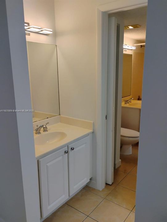 For Sale: $1,100,000 (1 beds, 1 baths, 700 Square Feet)