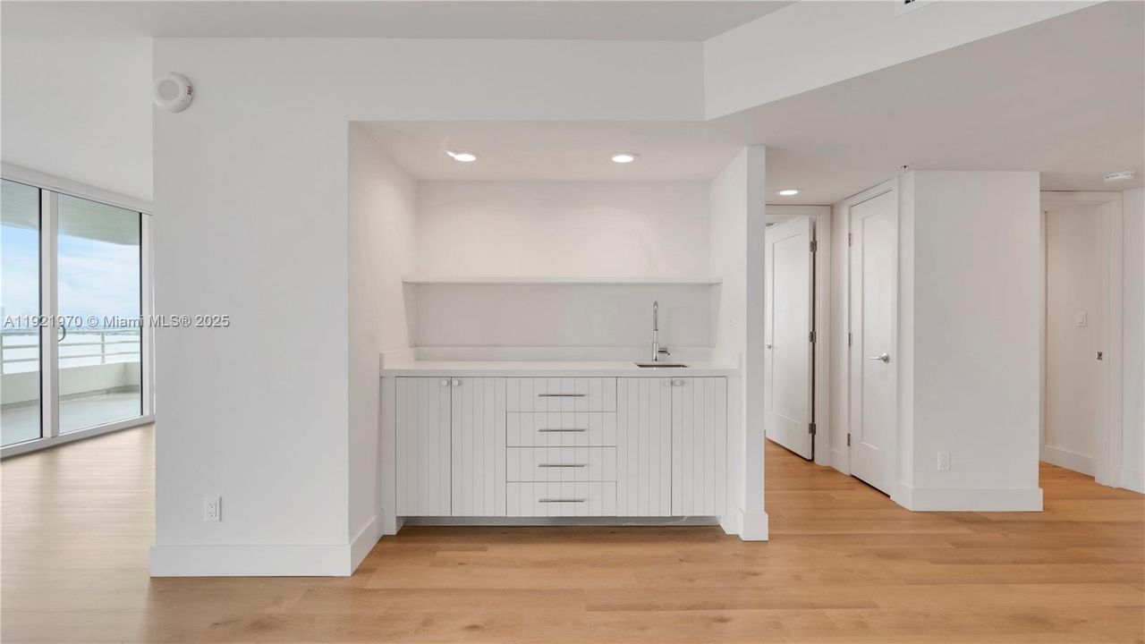 For Rent: $8,241 (3 beds, 3 baths, 2022 Square Feet)