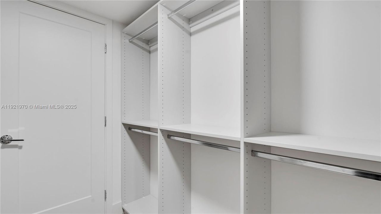 For Rent: $8,241 (3 beds, 3 baths, 2022 Square Feet)