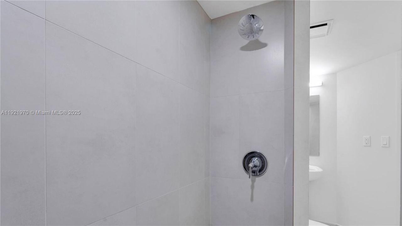 For Rent: $8,241 (3 beds, 3 baths, 2022 Square Feet)