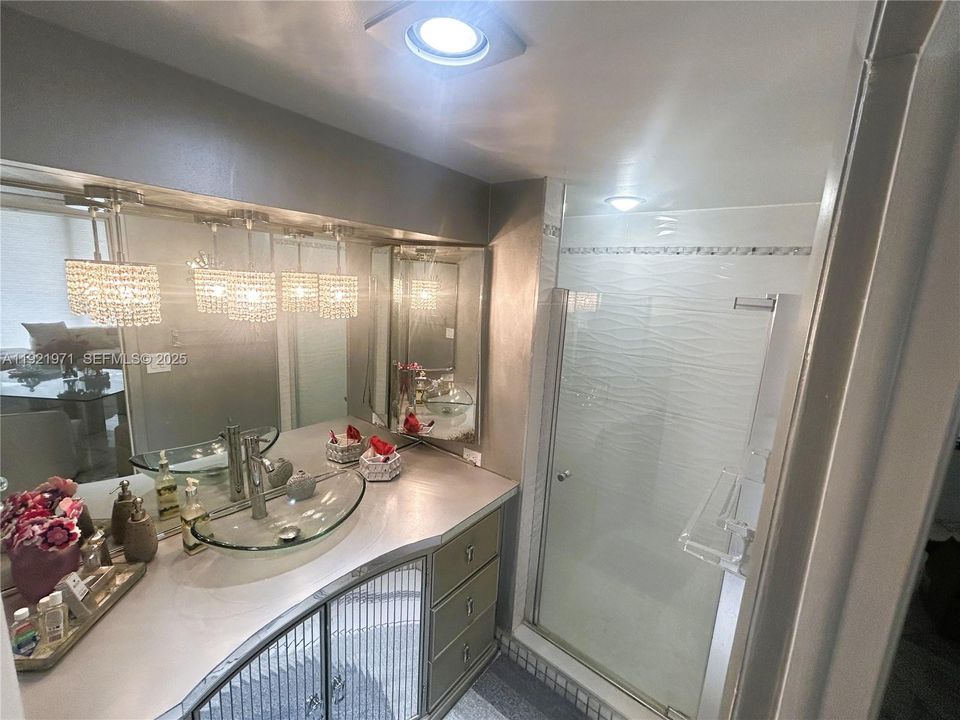 For Sale: $1,050,000 (3 beds, 2 baths, 2290 Square Feet)