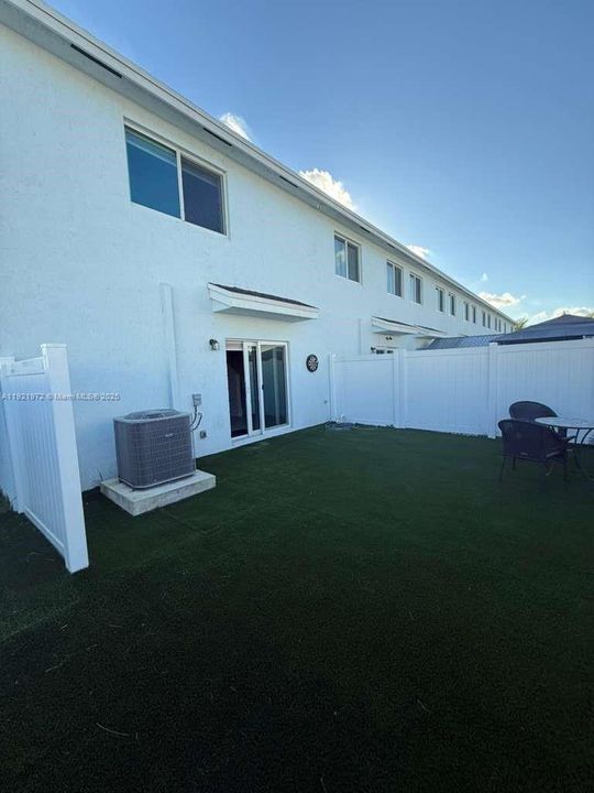 出租: $2,800 (3 贝兹, 2 浴室, 1715 平方英尺)