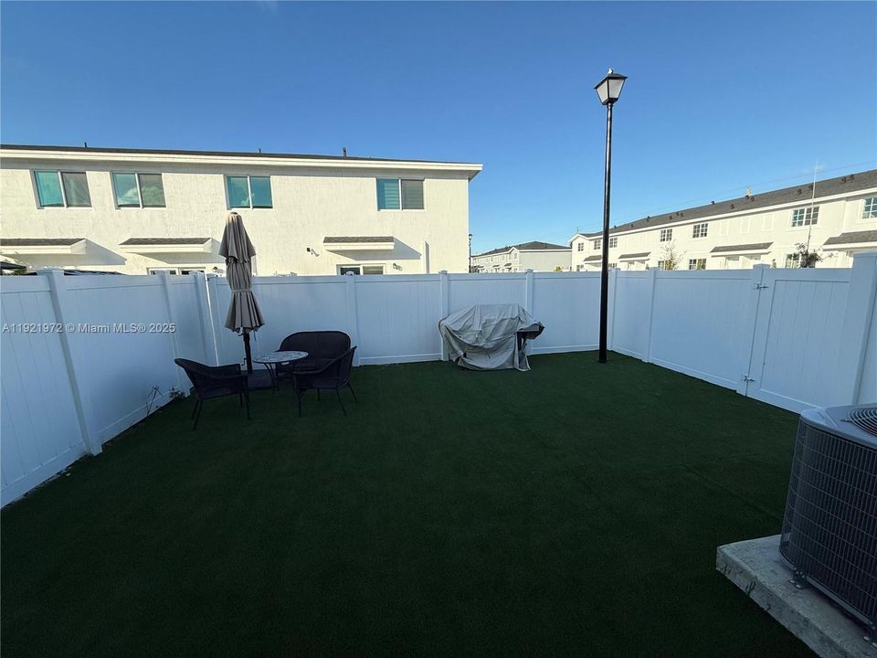 出租: $2,800 (3 贝兹, 2 浴室, 1715 平方英尺)