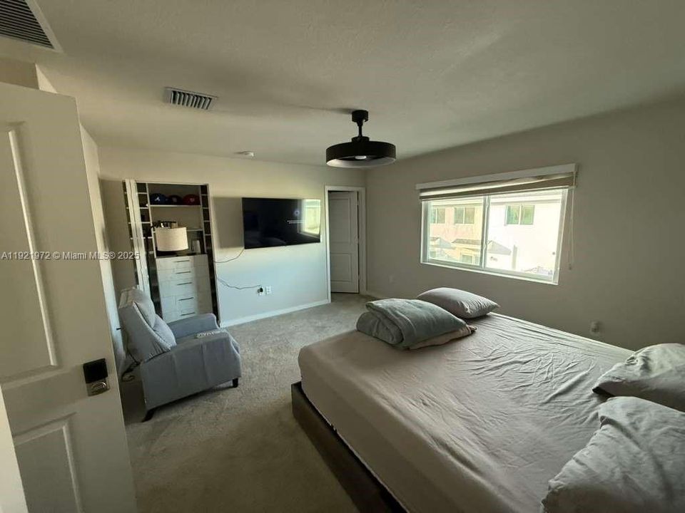 出租: $2,800 (3 贝兹, 2 浴室, 1715 平方英尺)