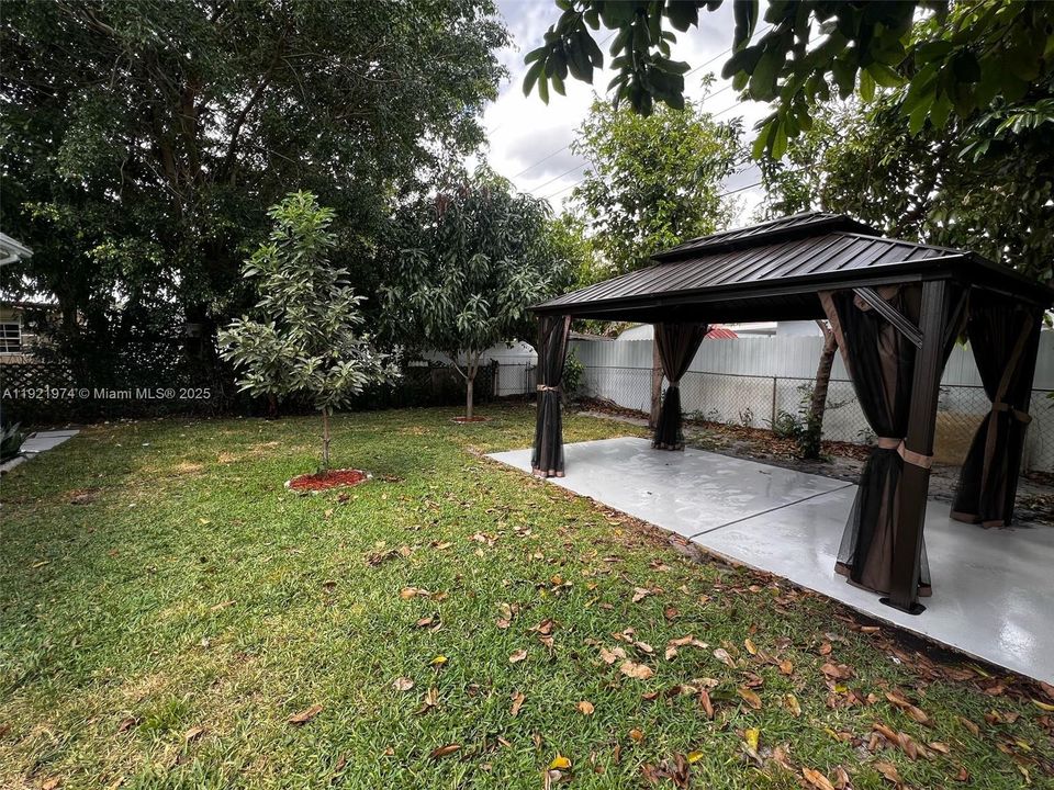 For Sale: $535,000 (4 beds, 2 baths, 1515 Square Feet)