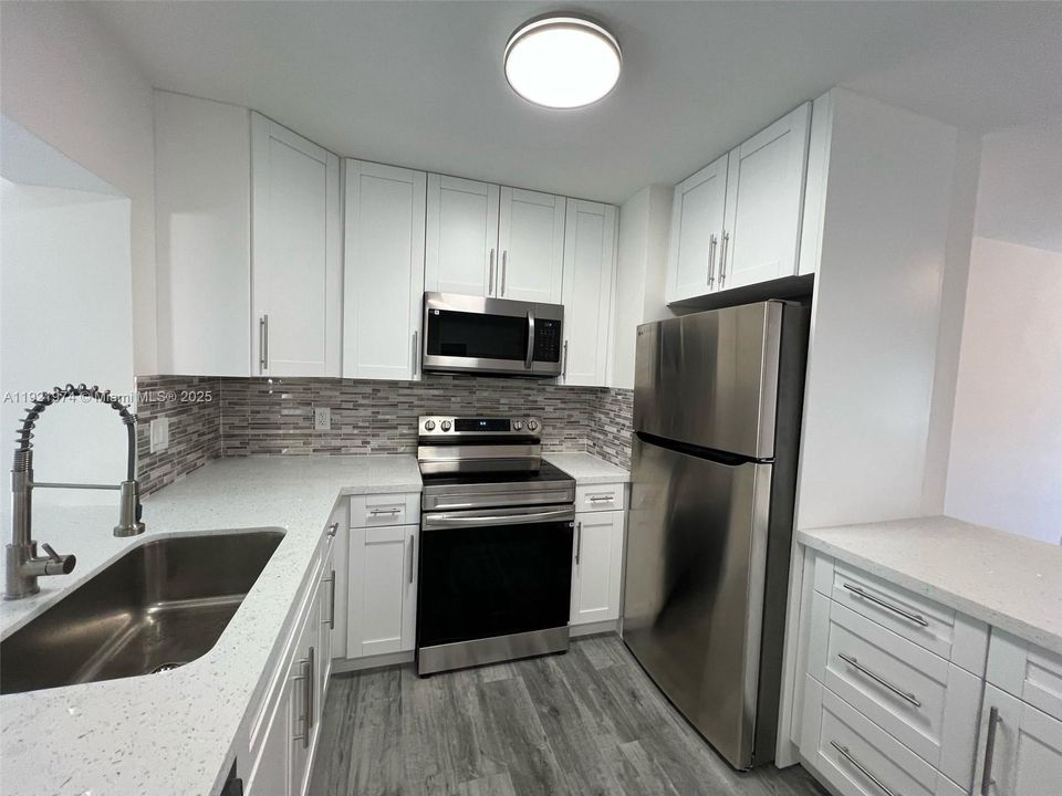 For Sale: $535,000 (4 beds, 2 baths, 1515 Square Feet)