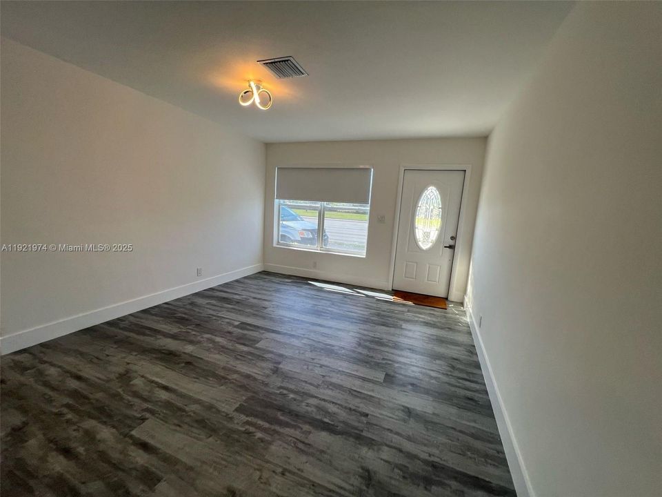 For Sale: $535,000 (4 beds, 2 baths, 1515 Square Feet)