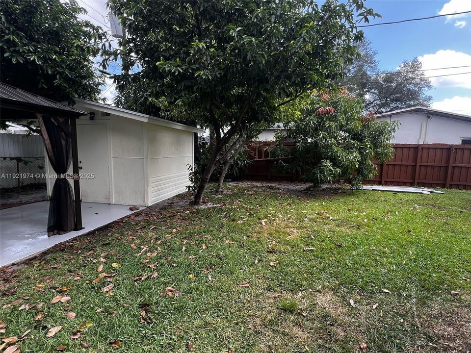 For Sale: $535,000 (4 beds, 2 baths, 1515 Square Feet)