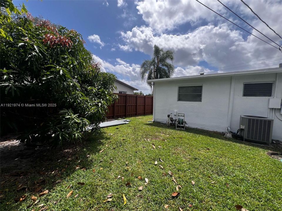 For Sale: $535,000 (4 beds, 2 baths, 1515 Square Feet)