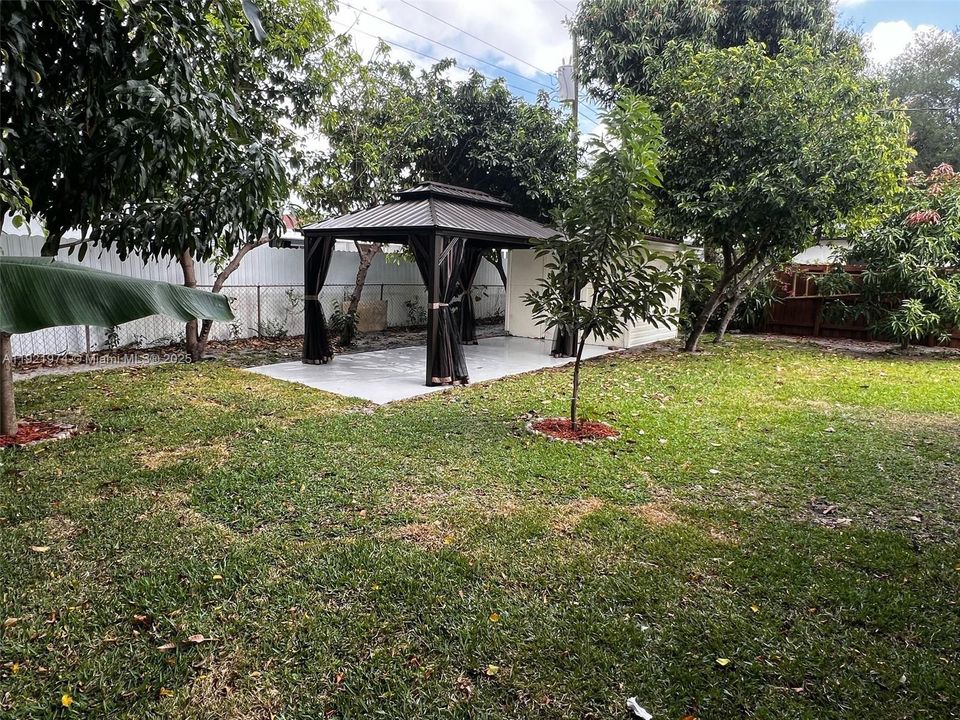 For Sale: $535,000 (4 beds, 2 baths, 1515 Square Feet)