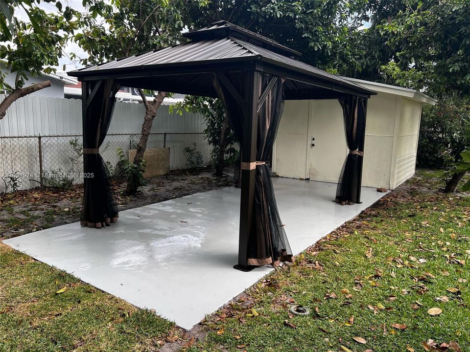 For Sale: $535,000 (4 beds, 2 baths, 1515 Square Feet)