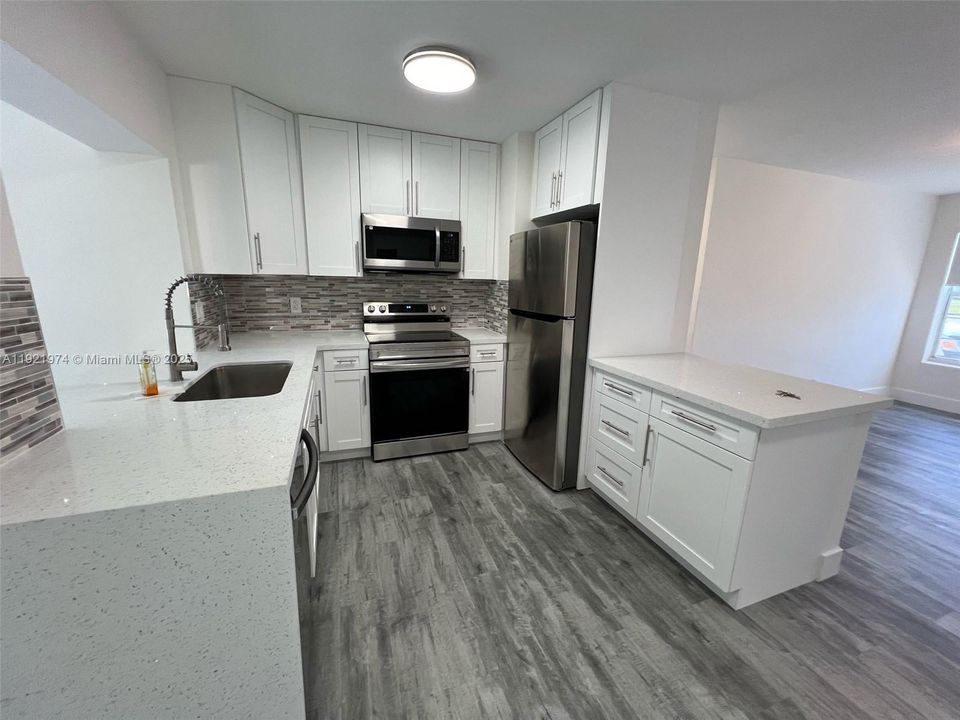 For Sale: $535,000 (4 beds, 2 baths, 1515 Square Feet)