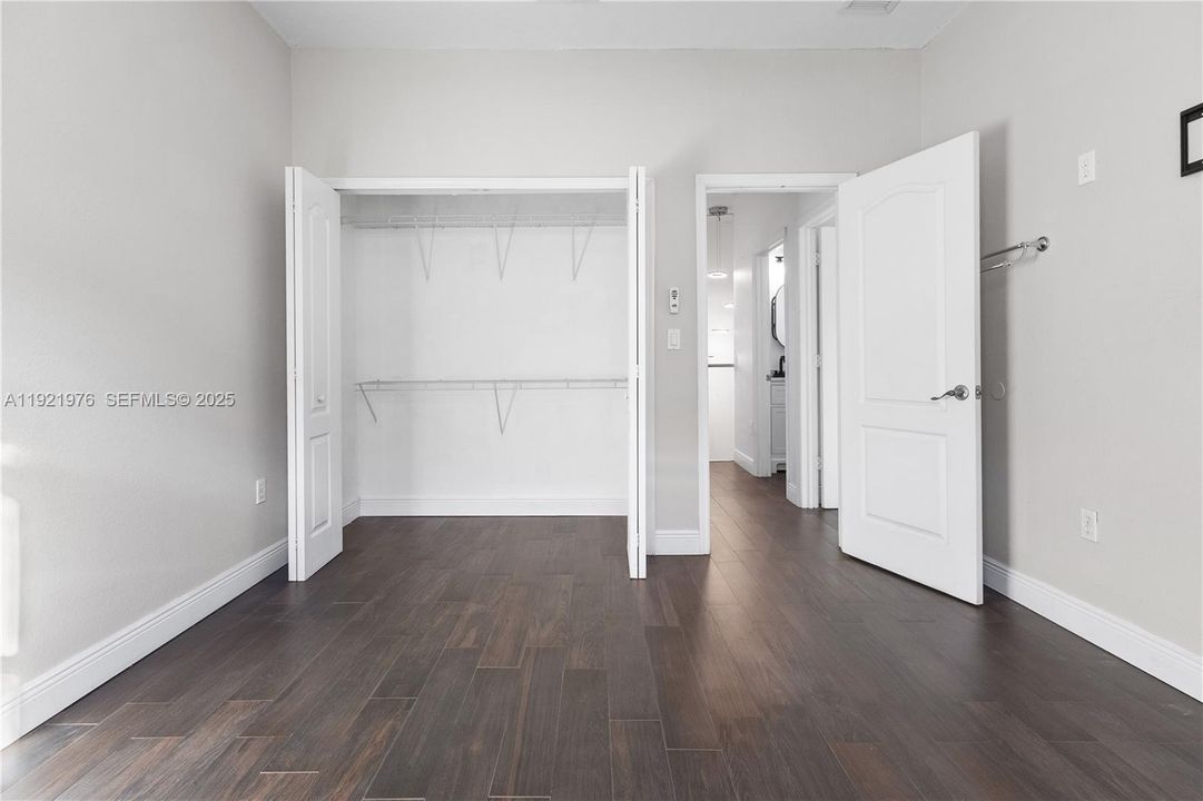 出租: $4,800 (3 贝兹, 2 浴室, 1959 平方英尺)