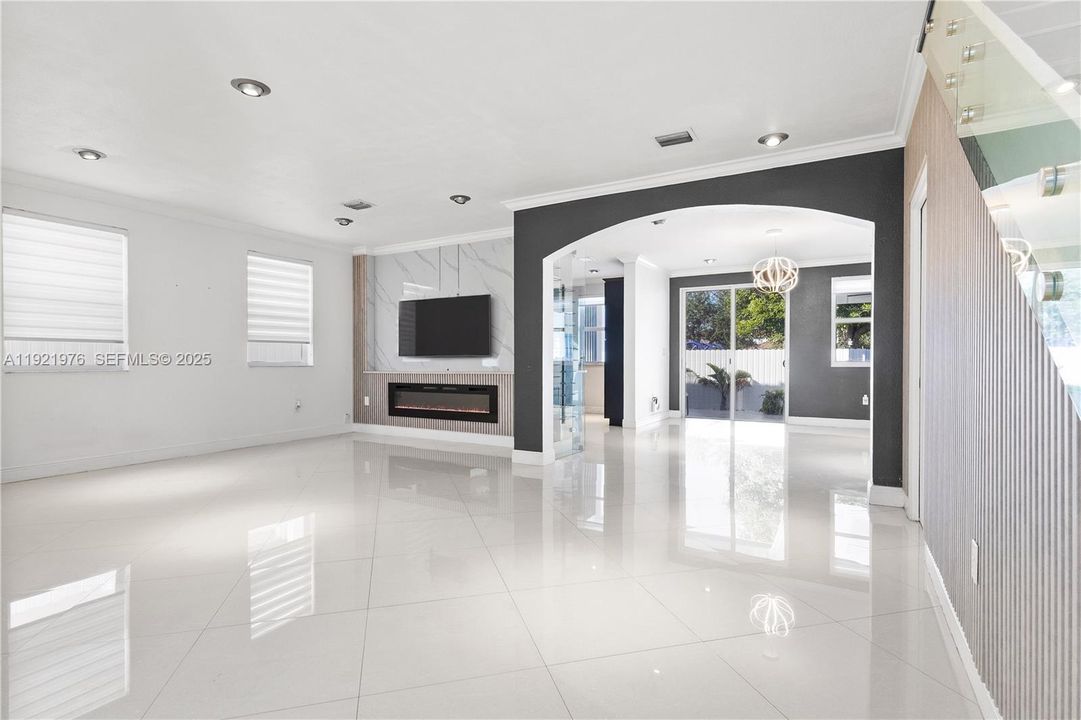 出租: $4,800 (3 贝兹, 2 浴室, 1959 平方英尺)