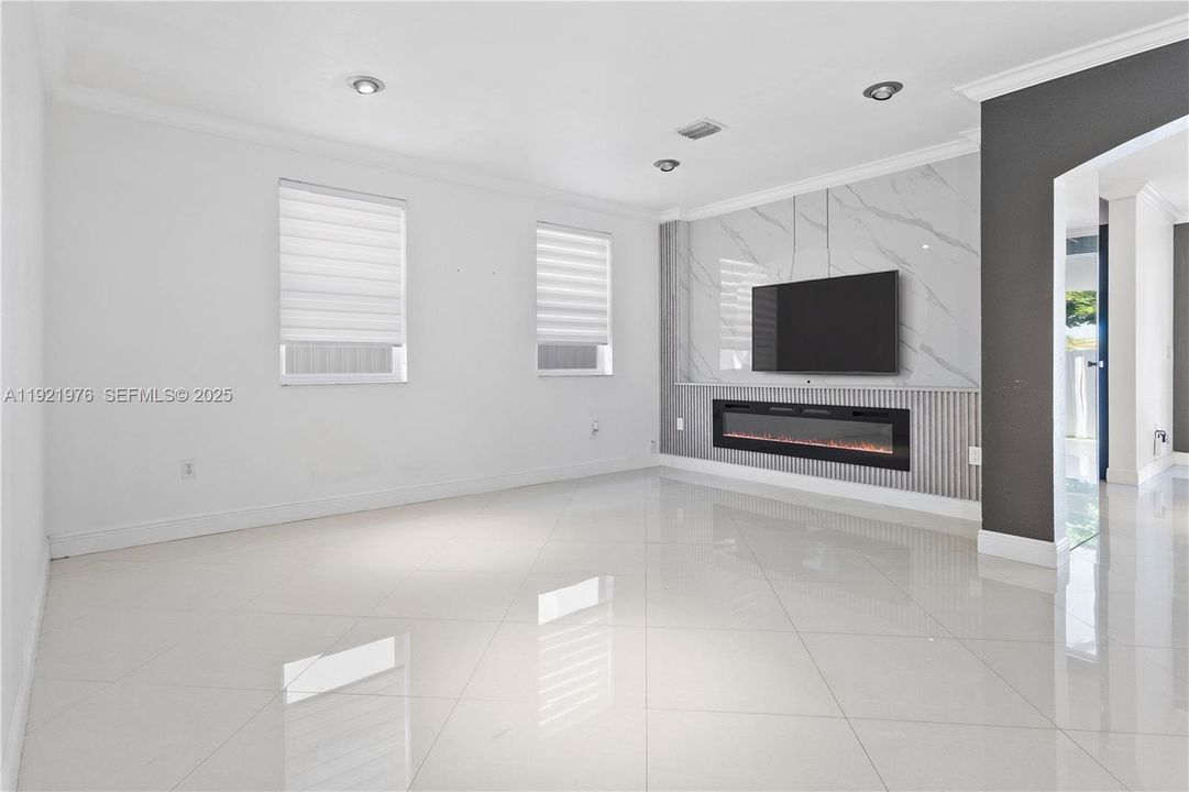 出租: $4,800 (3 贝兹, 2 浴室, 1959 平方英尺)