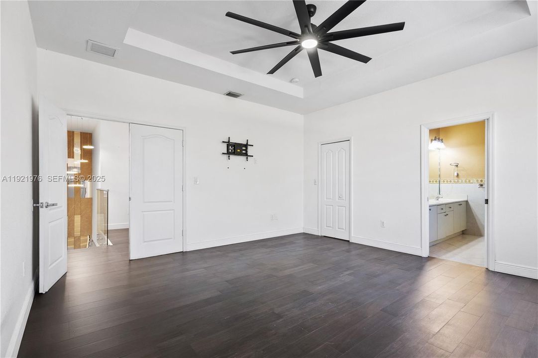 出租: $4,800 (3 贝兹, 2 浴室, 1959 平方英尺)