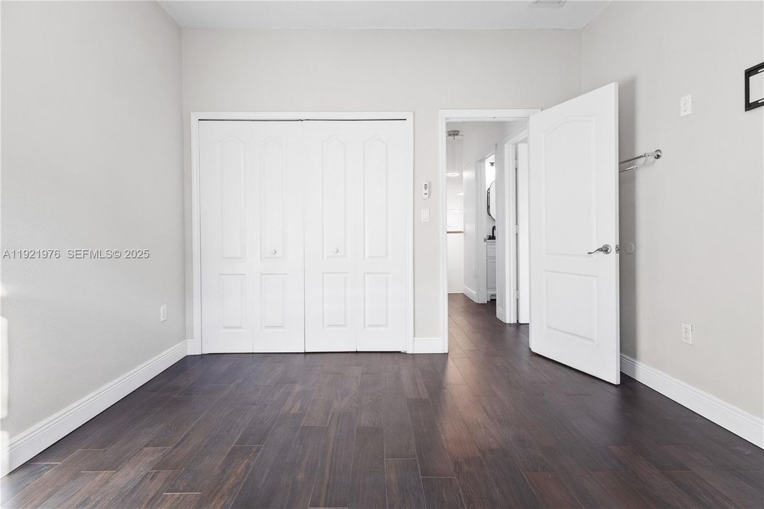 出租: $4,800 (3 贝兹, 2 浴室, 1959 平方英尺)